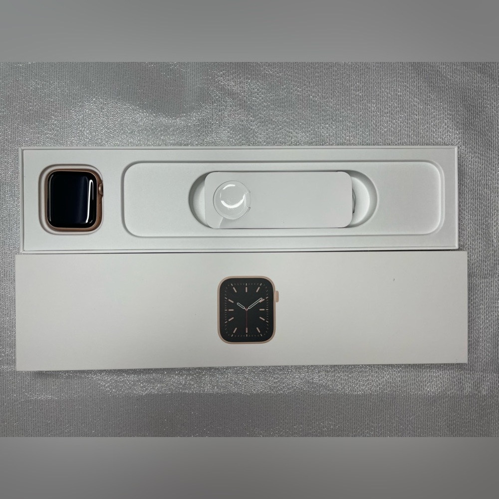 Series 6 Apple Watch, Navy Blue Band
